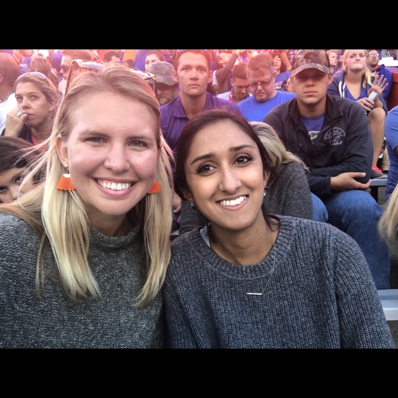 Meet your Posher, Aly - Picture 4 of 5